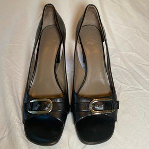 Circa Joan & David career heels sandals